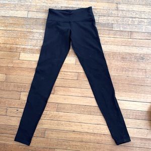 well worn lulu lemon leggings size 4 black